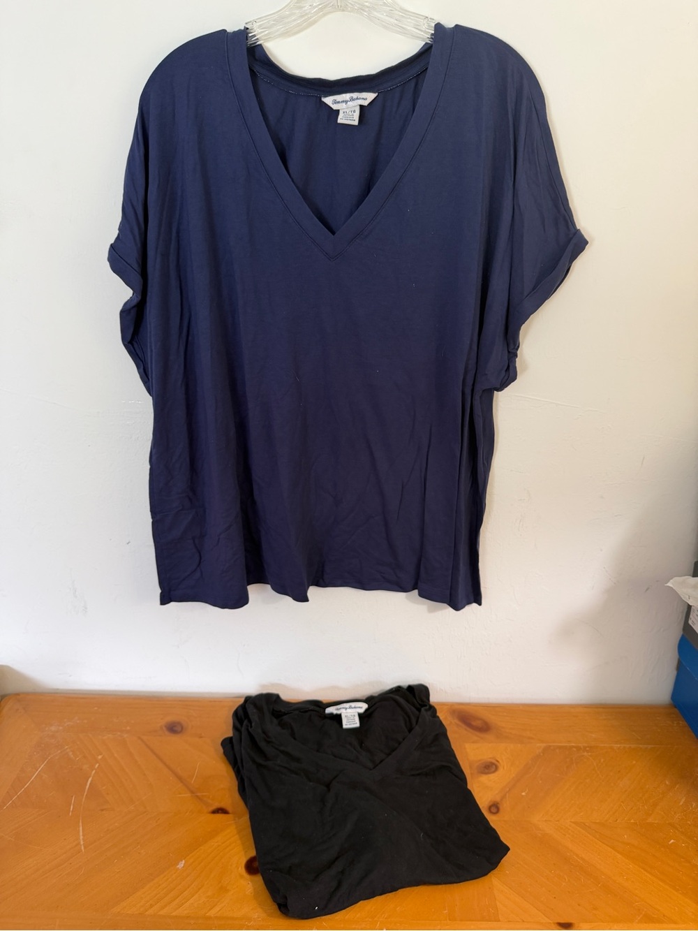 Tommy Bahama Navy & Black XL V-Neck Relaxed Tee Lot of 2